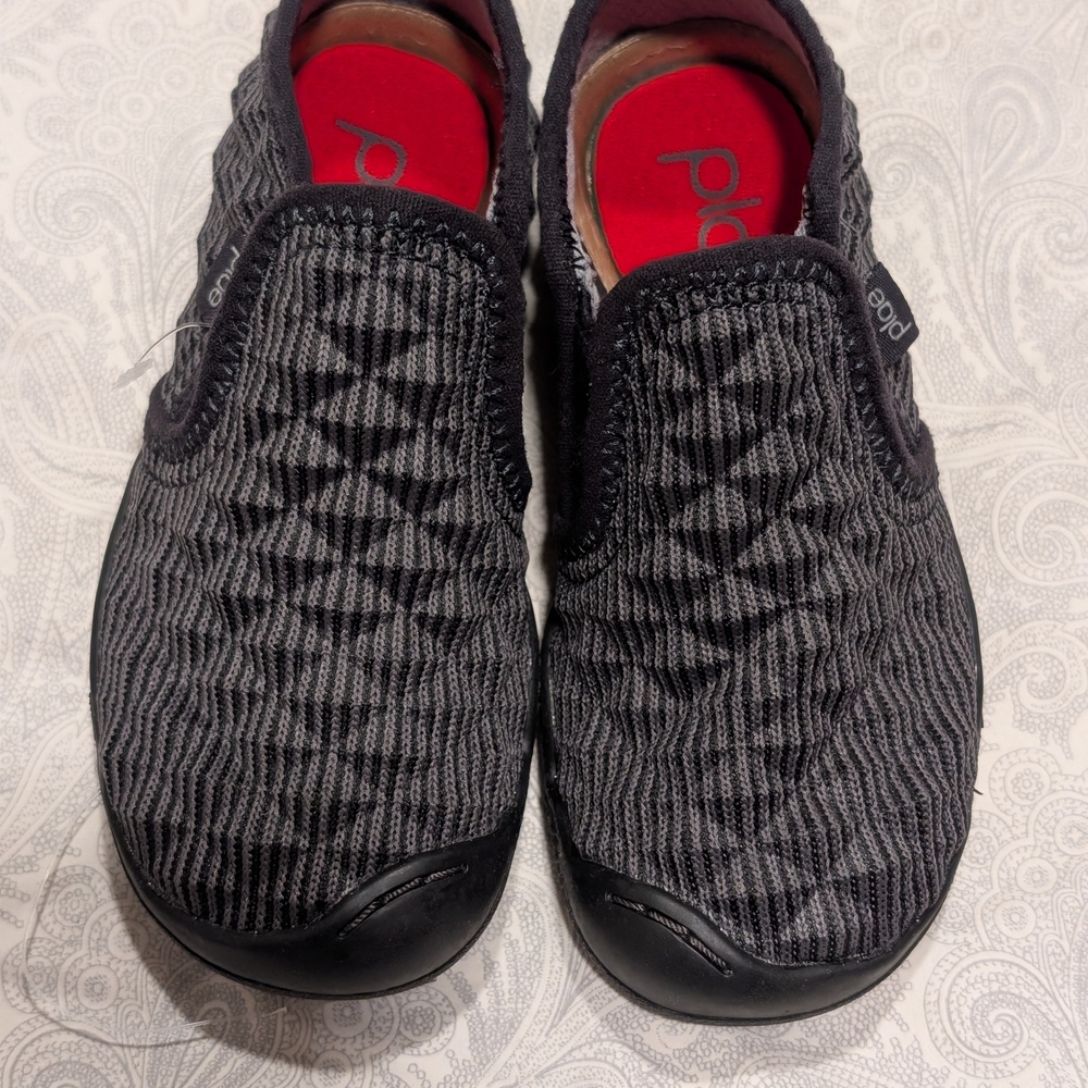 Plae Black Slip-On 3D Prism Kid's Size 9 Little Kid